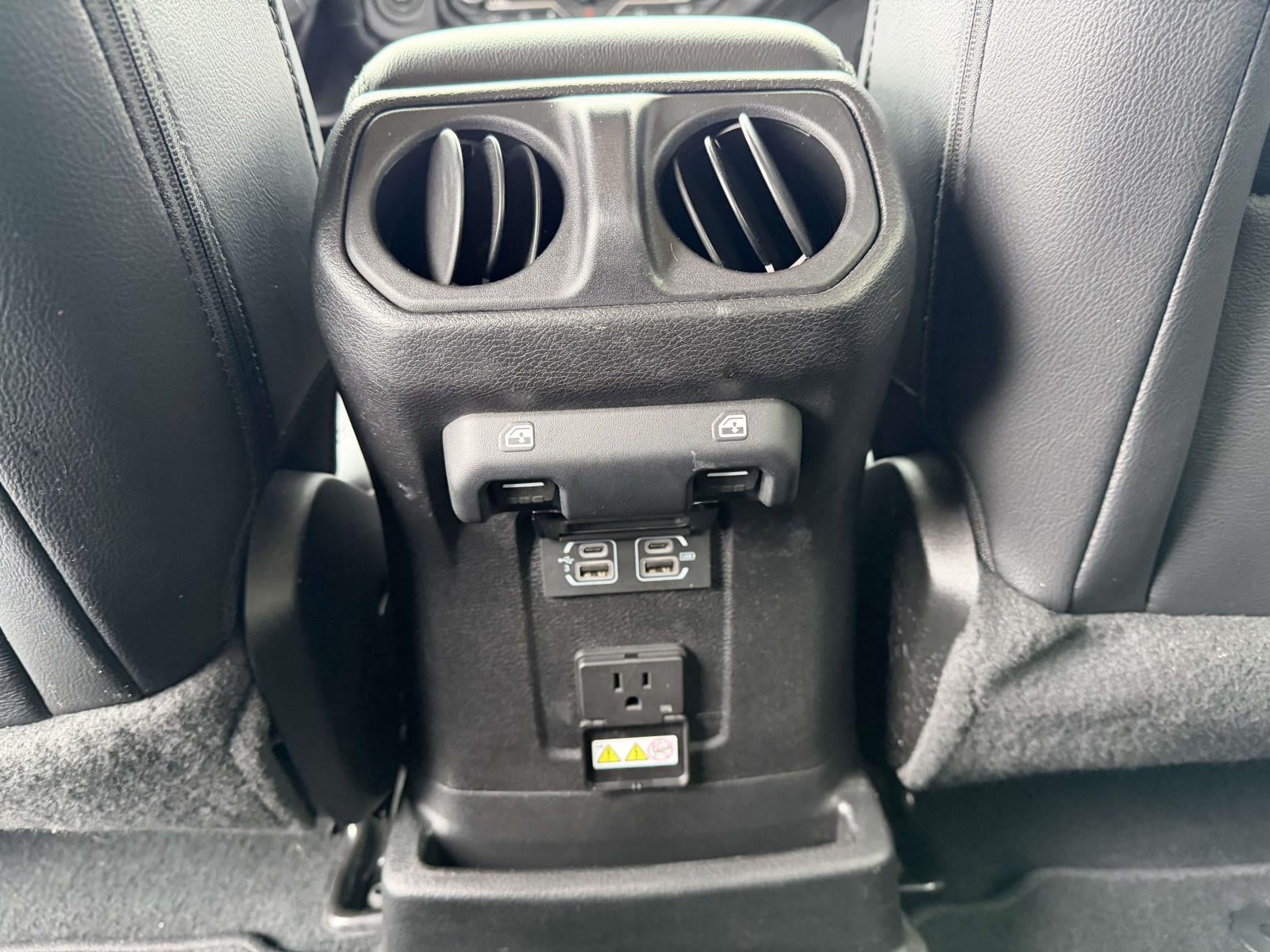 2019 Jeep Wrangler Unlimited Sahara Altitude 4x4