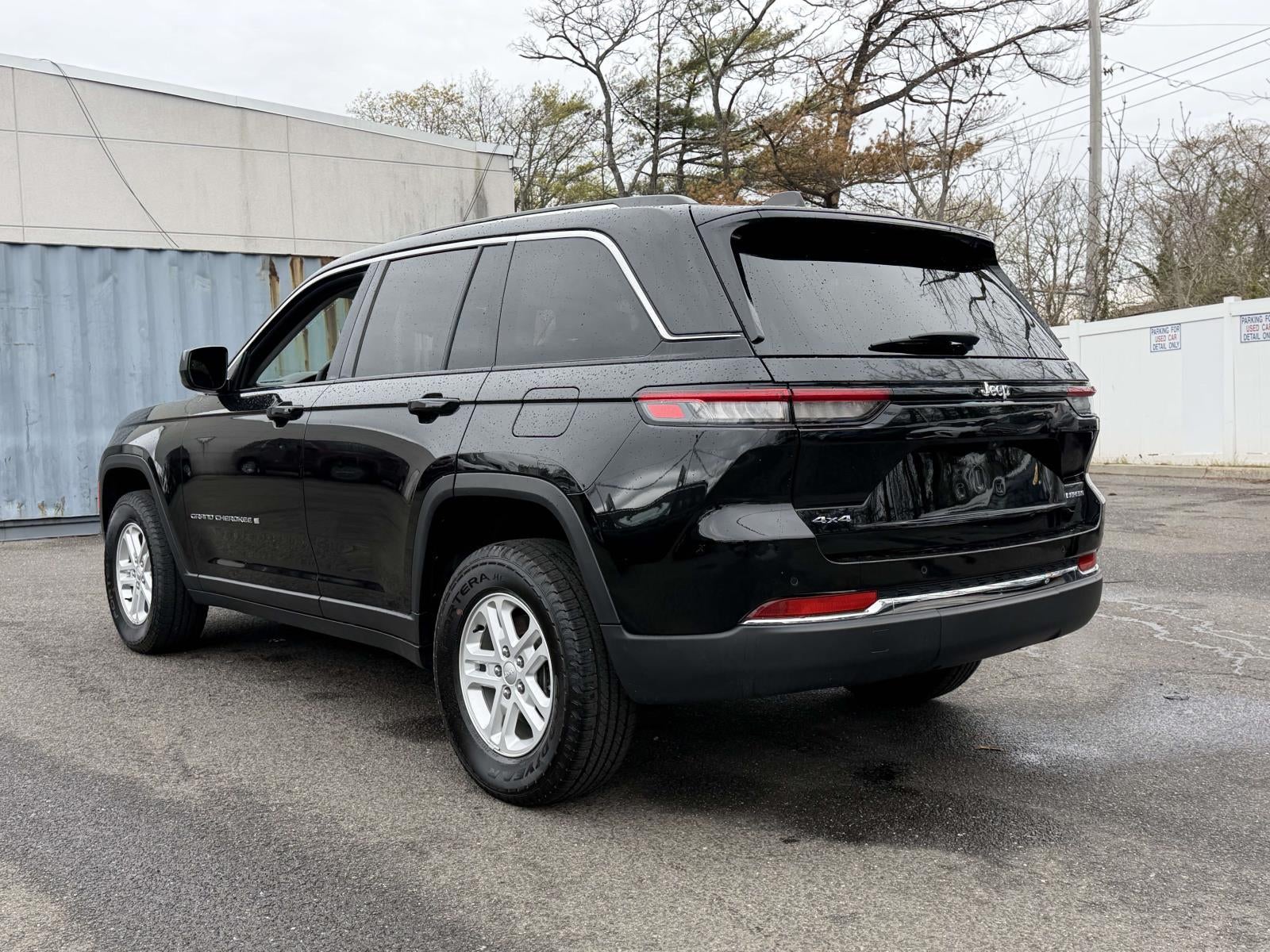 2023 Jeep Grand Cherokee Laredo 4x4