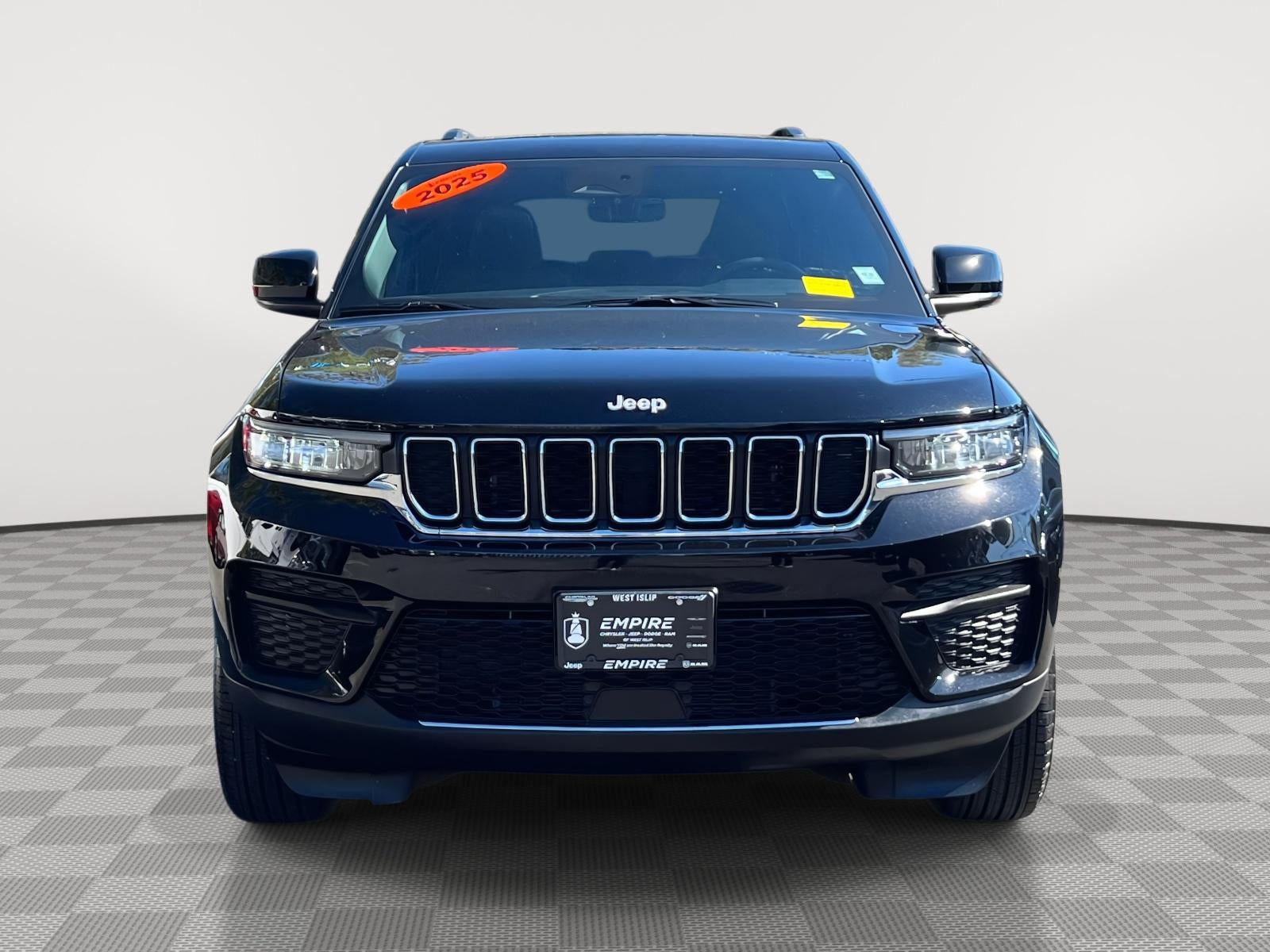 2025 Jeep Grand Cherokee Laredo X 4x4