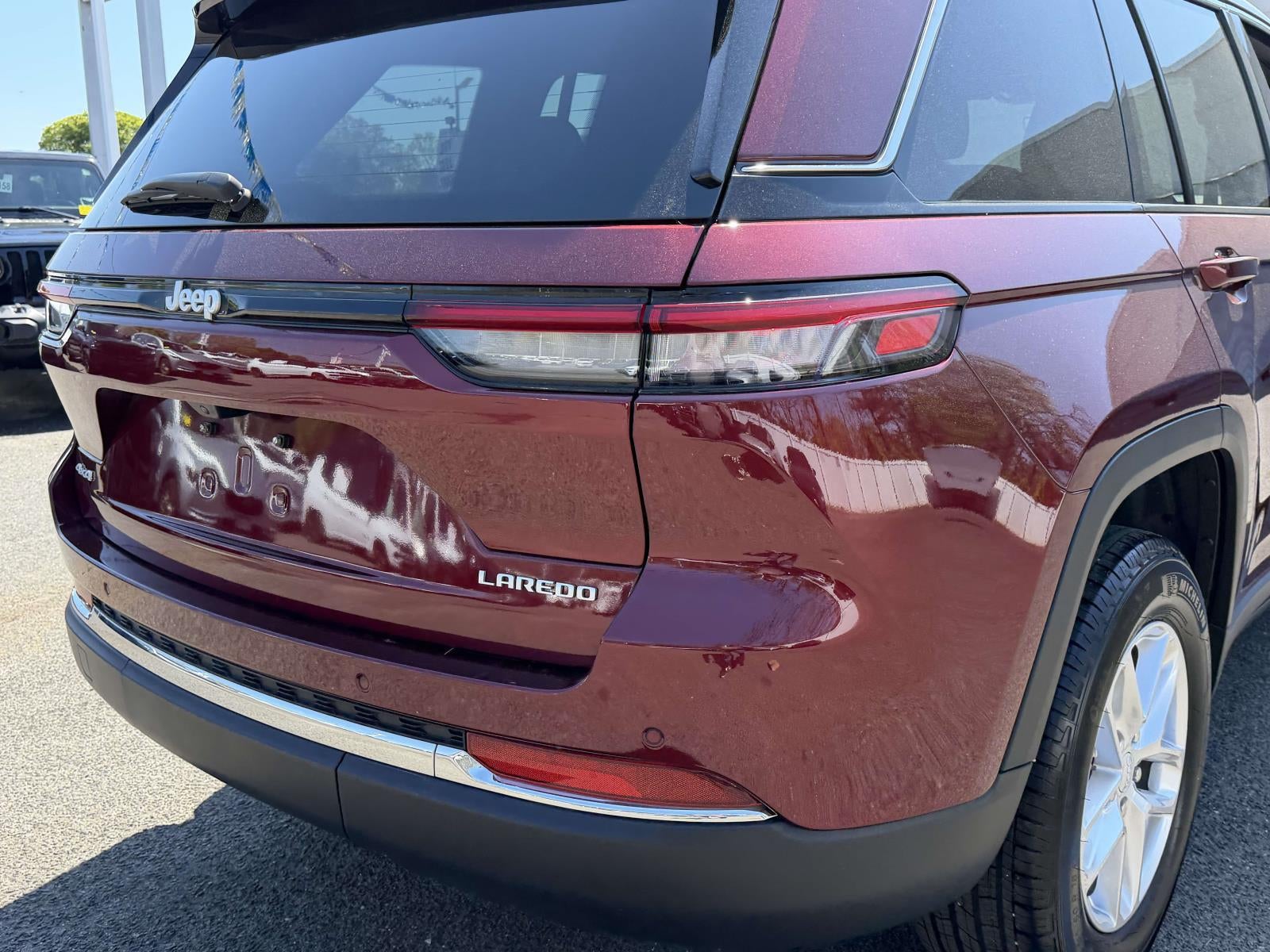 2025 Jeep Grand Cherokee Laredo X 4x4