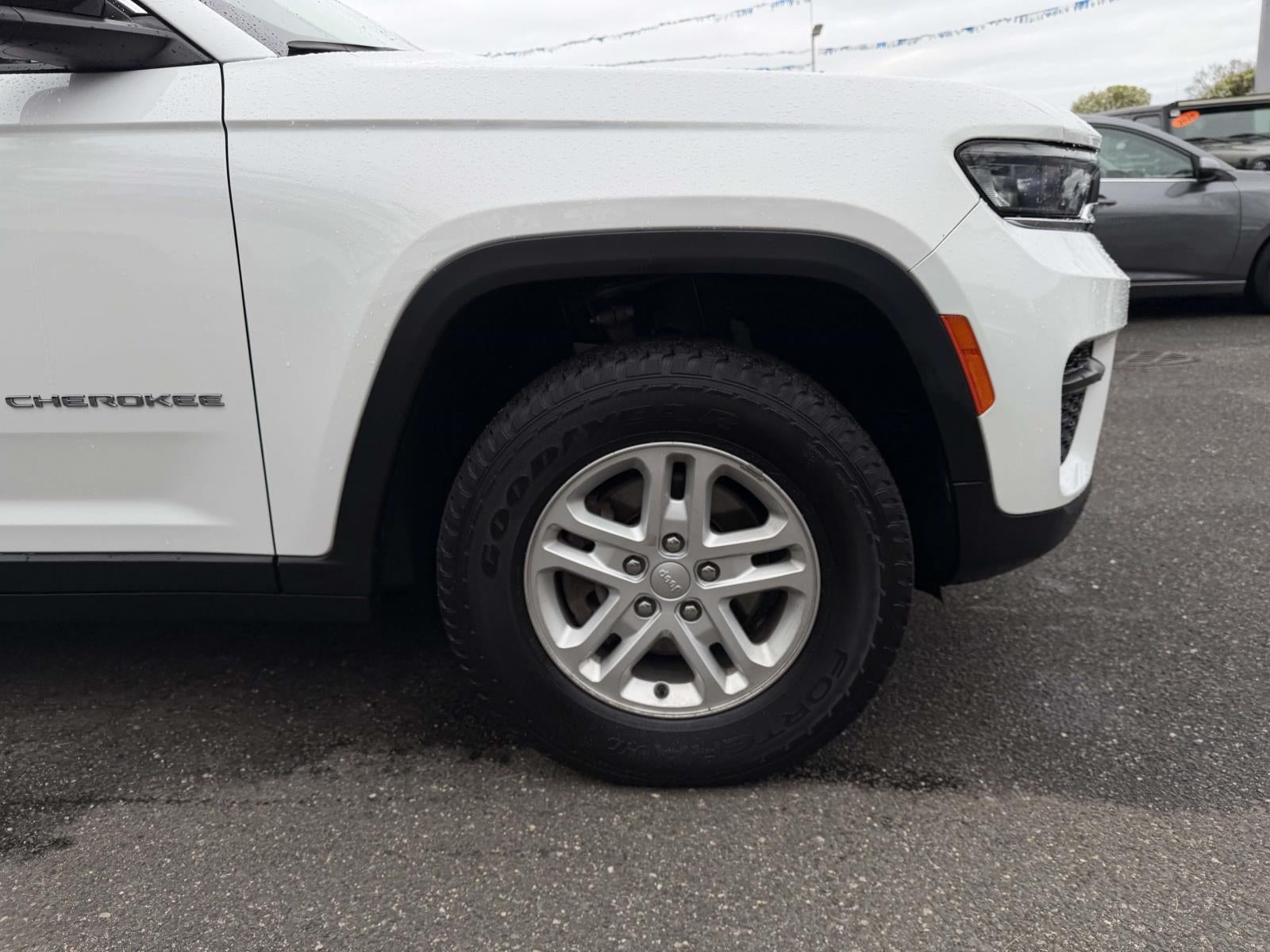 2023 Jeep Grand Cherokee Laredo 4x4