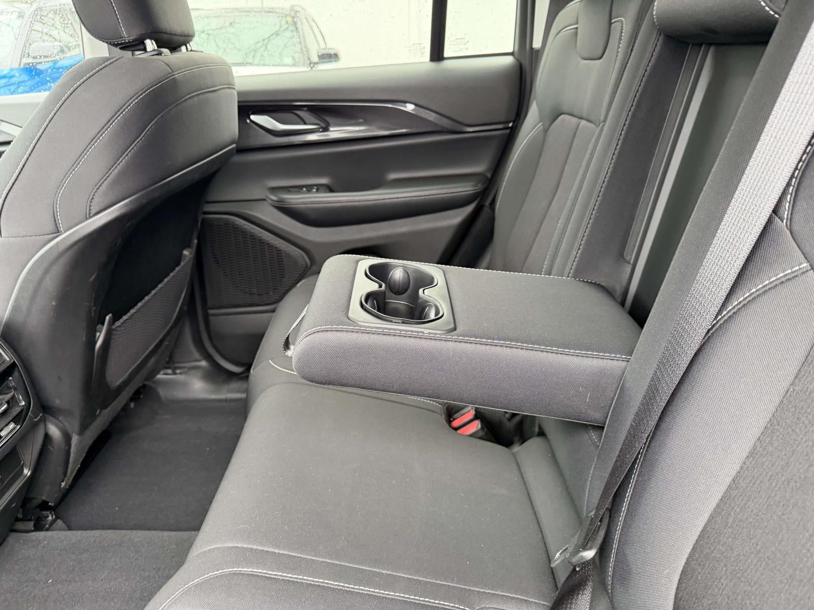 2023 Jeep Grand Cherokee Laredo 4x4