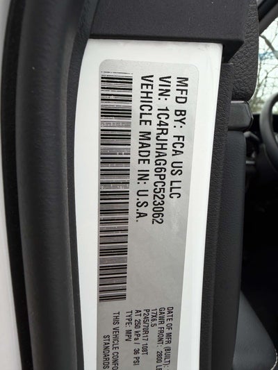 2023 Jeep Grand Cherokee Laredo 4x4