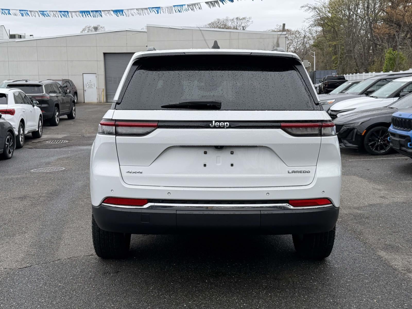2023 Jeep Grand Cherokee Laredo 4x4