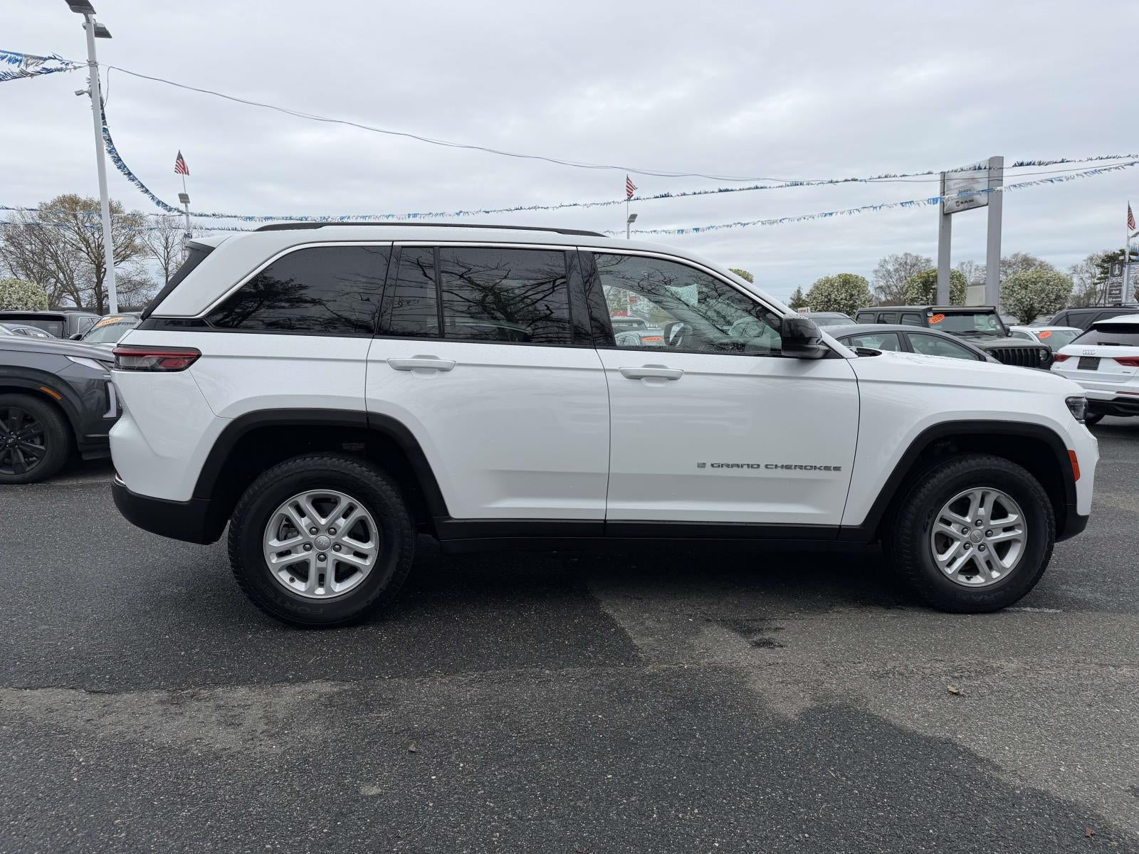 2023 Jeep Grand Cherokee Laredo 4x4