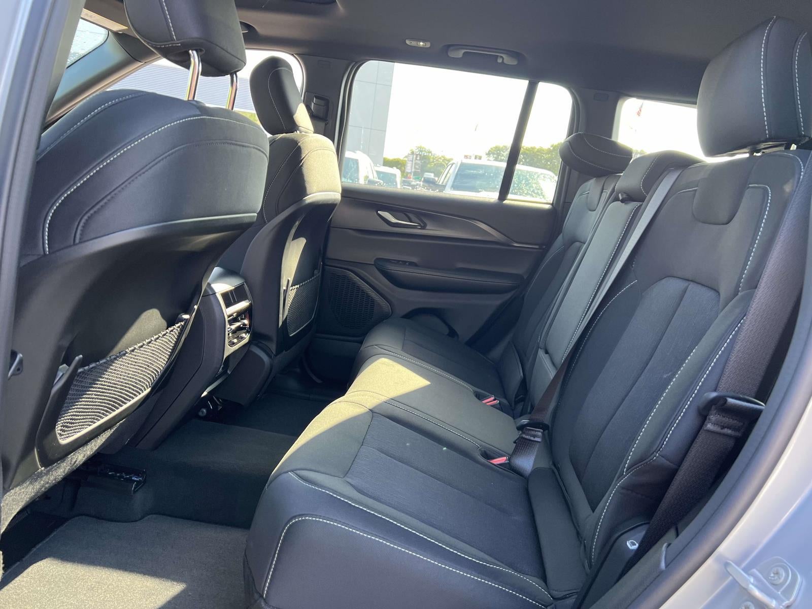 2025 Jeep Grand Cherokee Laredo X 4x4