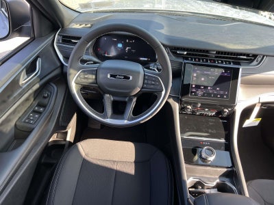 2025 Jeep Grand Cherokee Laredo X 4x4