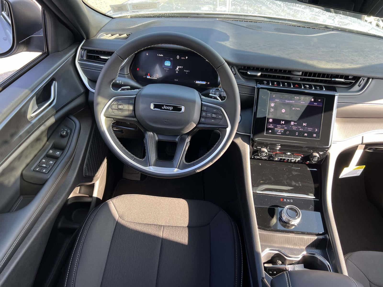 2025 Jeep Grand Cherokee Laredo X 4x4