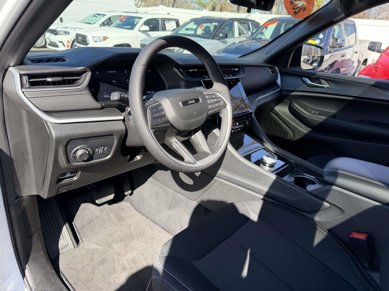 2025 Jeep Grand Cherokee Laredo X 4x4