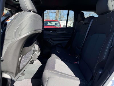 2025 Jeep Grand Cherokee Laredo X 4x4