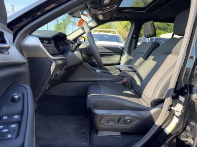 2025 Jeep Grand Cherokee Laredo X 4x4