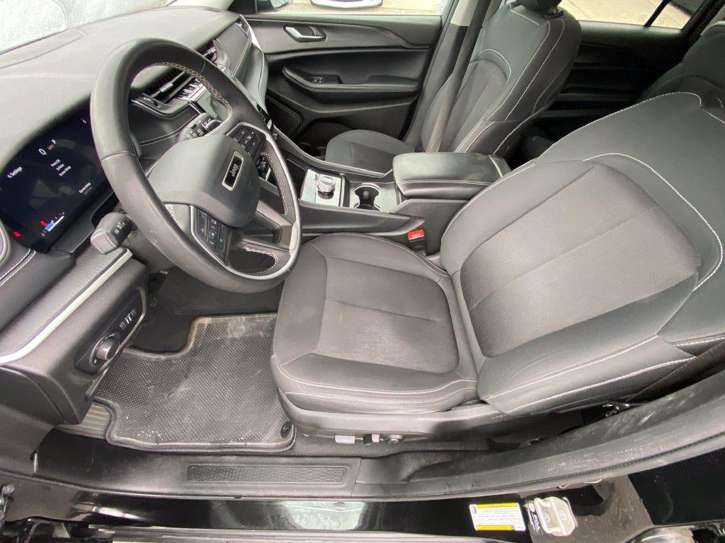 2023 Jeep Grand Cherokee L Laredo 4x2
