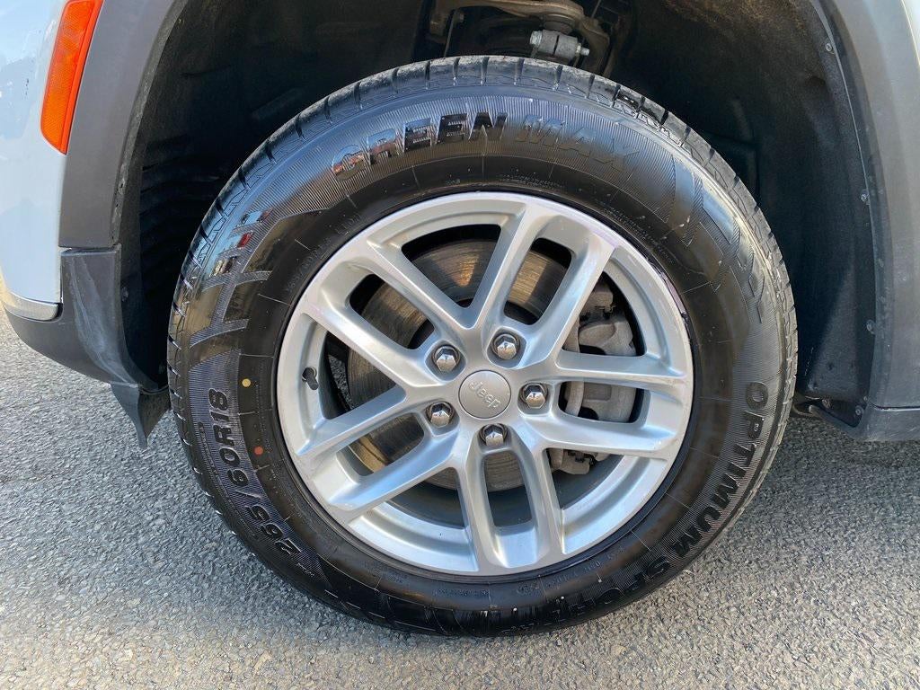 2023 Jeep Grand Cherokee L Laredo 4x2