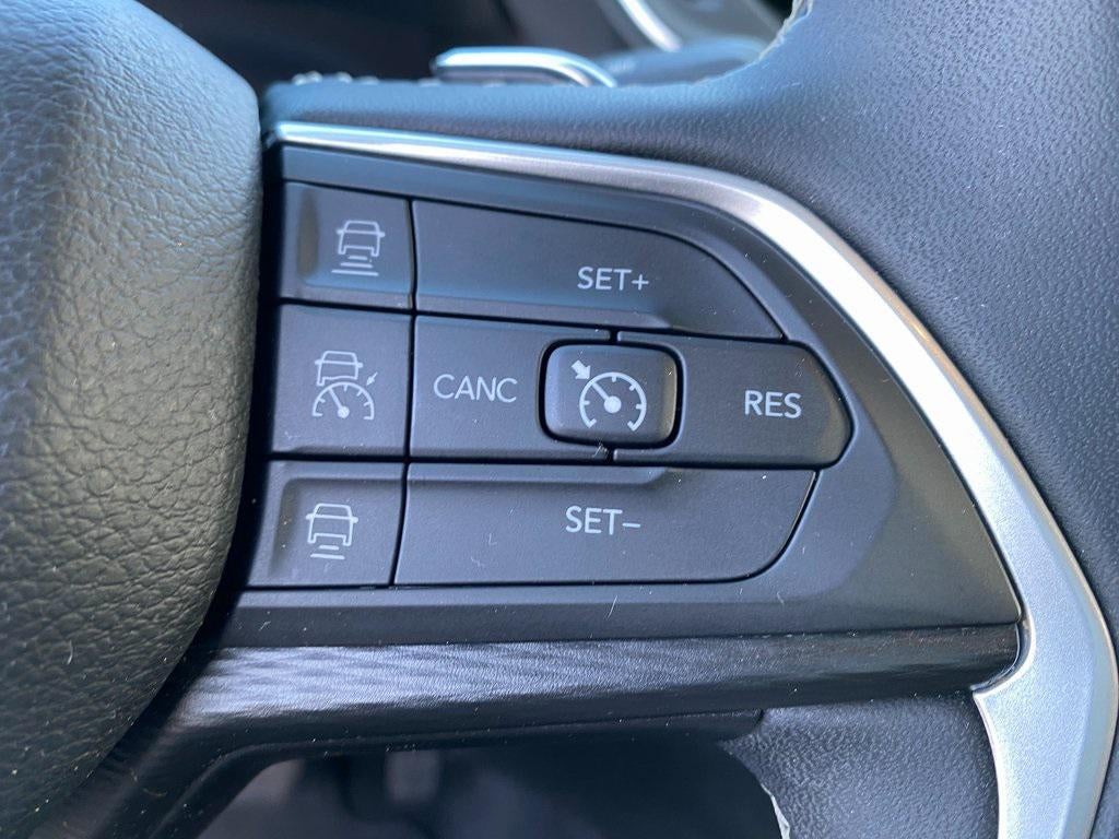 2023 Jeep Grand Cherokee L Laredo 4x2