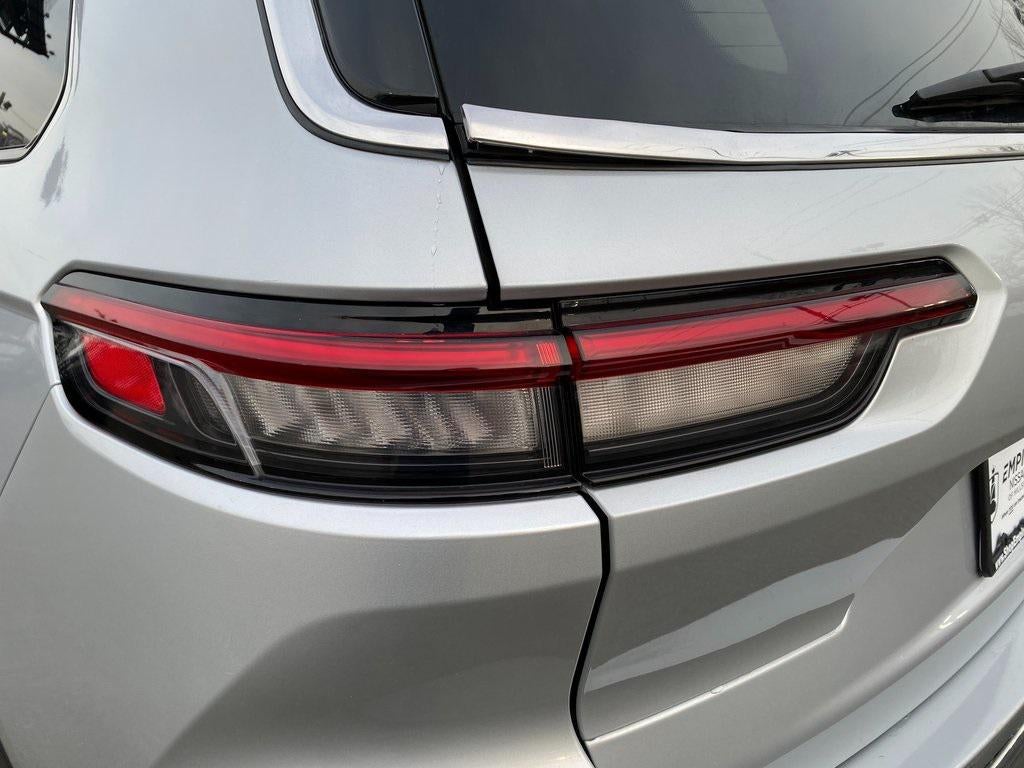 2023 Jeep Grand Cherokee L Laredo 4x2