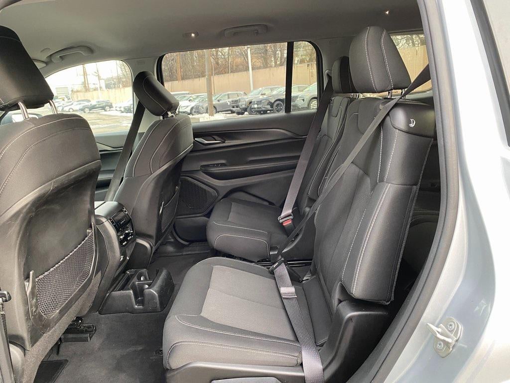 2023 Jeep Grand Cherokee L Laredo 4x2