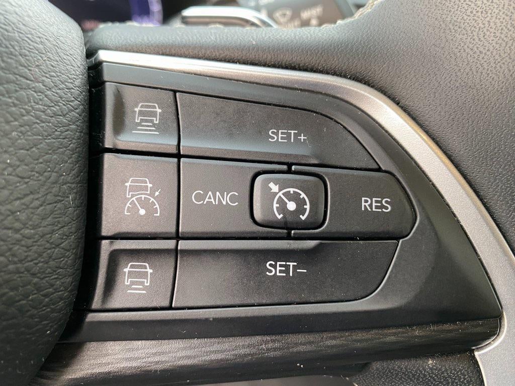 2023 Jeep Grand Cherokee L Laredo 4x2