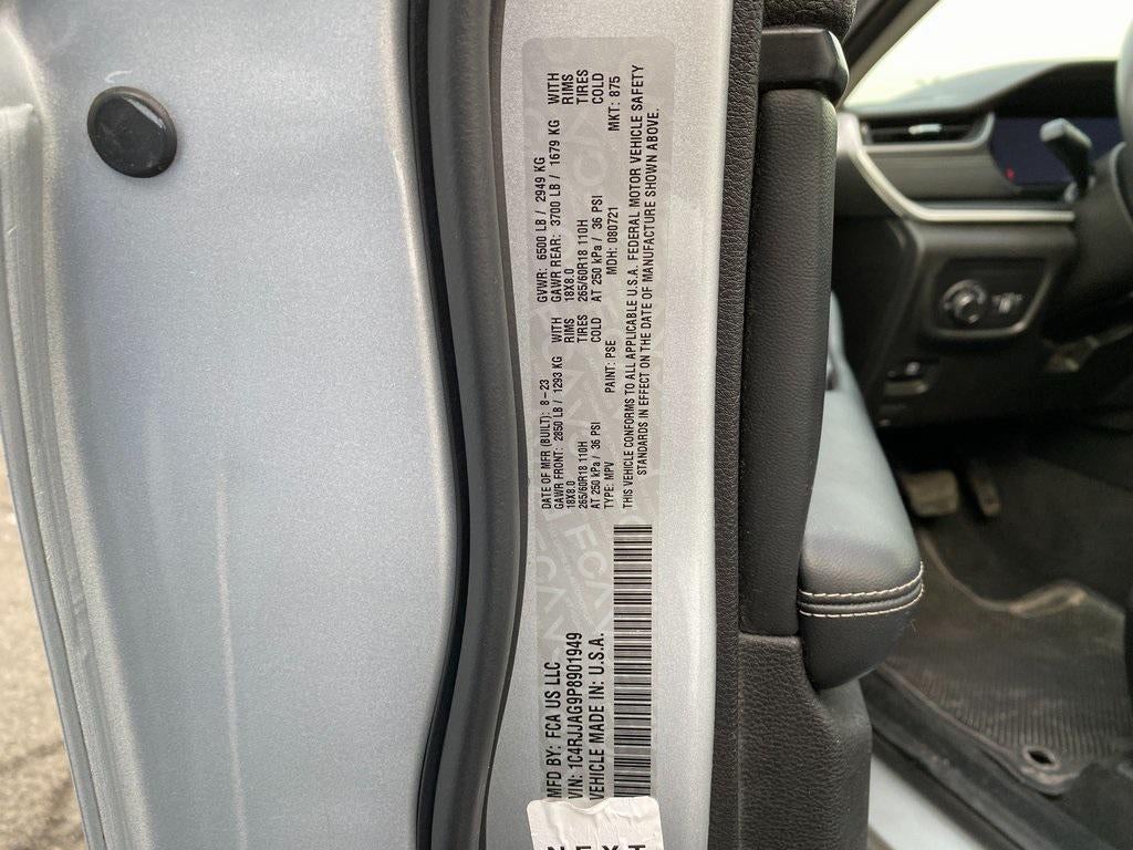 2023 Jeep Grand Cherokee L Laredo 4x2