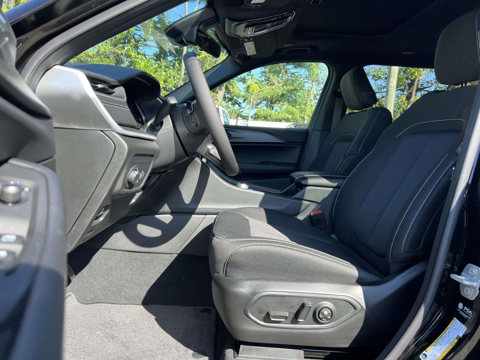 2025 Jeep Grand Cherokee Laredo X 4x4