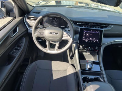 2025 Jeep Grand Cherokee Laredo X 4x4