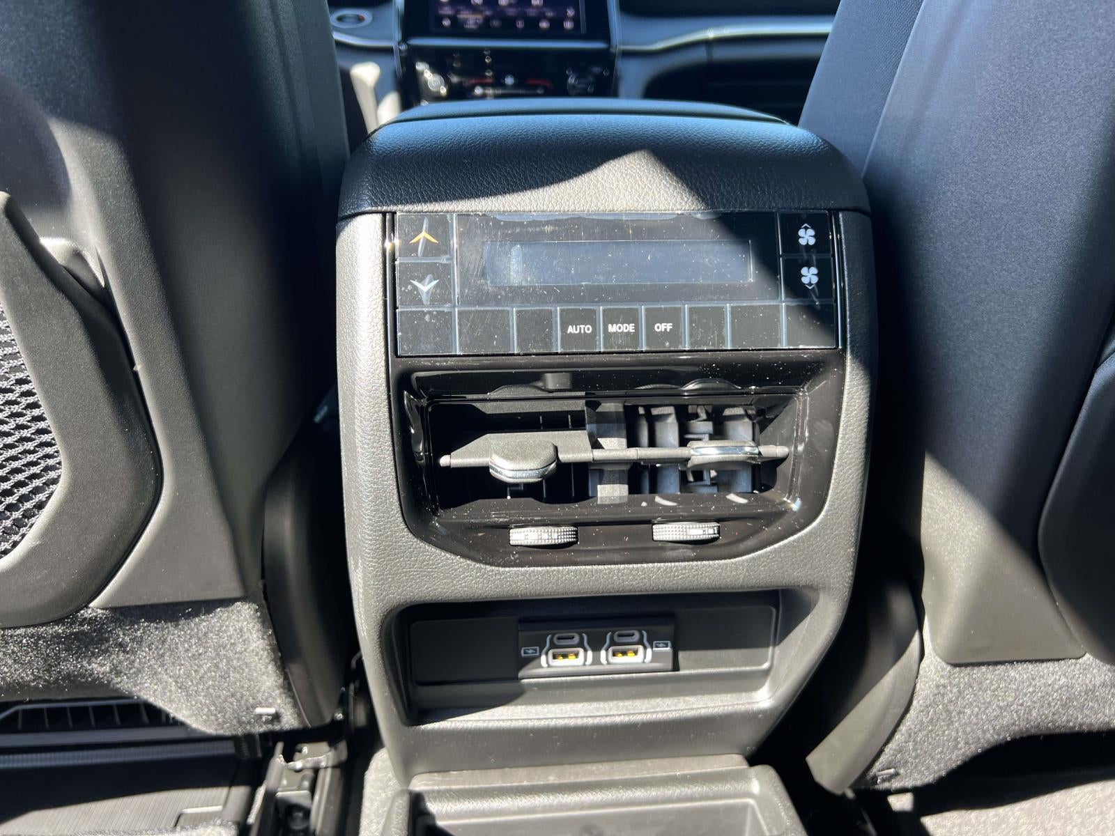 2025 Jeep Grand Cherokee Laredo X 4x4