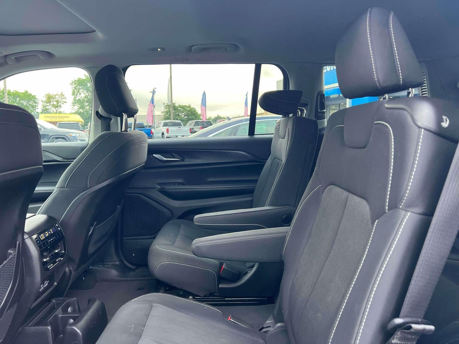 2023 Jeep Grand Cherokee L Laredo X 4x4