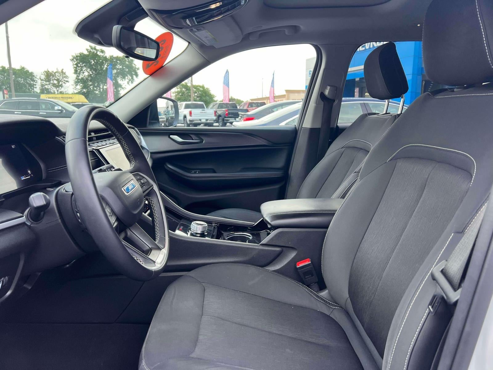 2023 Jeep Grand Cherokee L Laredo X 4x4