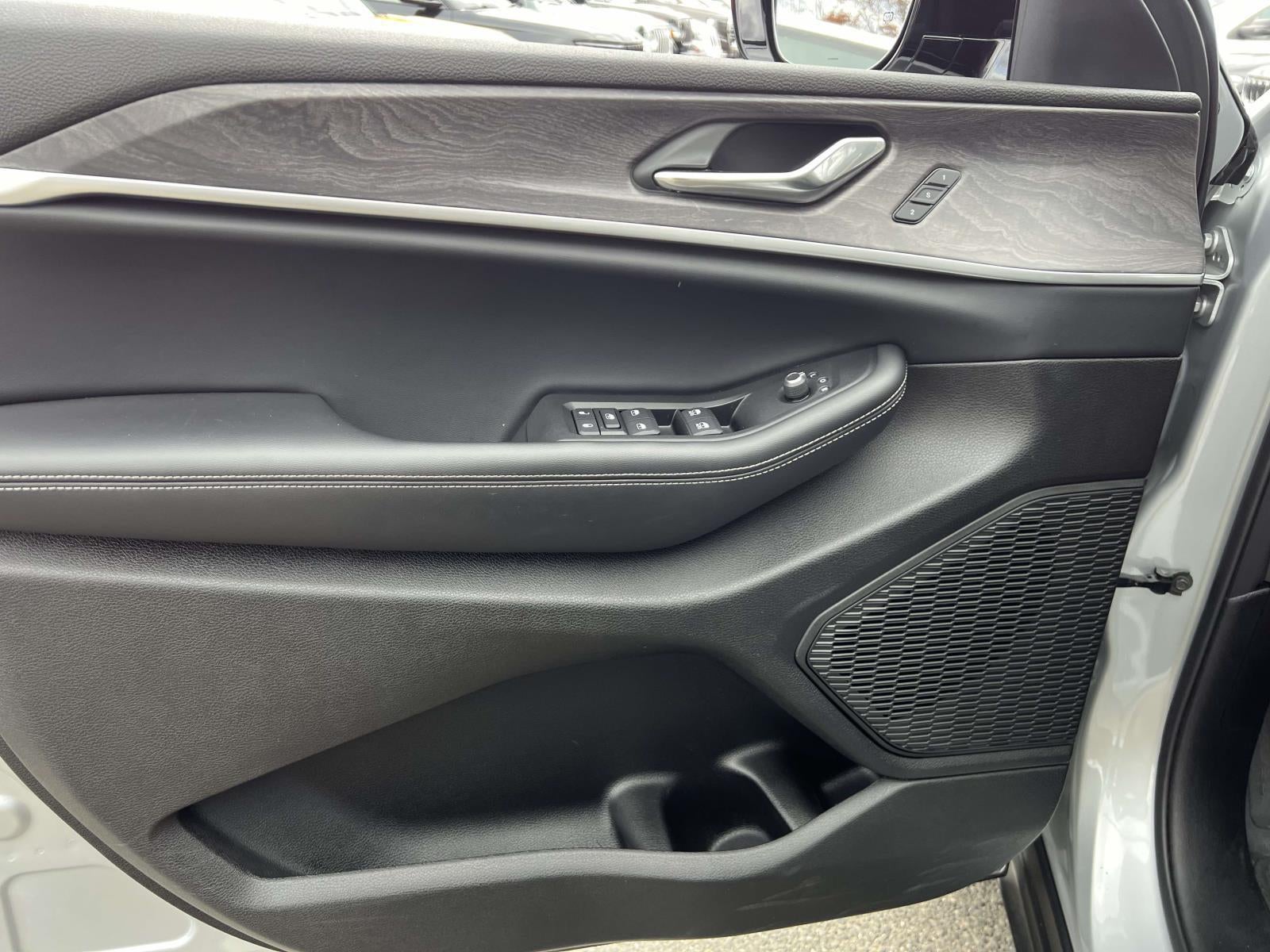 2025 Jeep Grand Cherokee L Limited 4x4