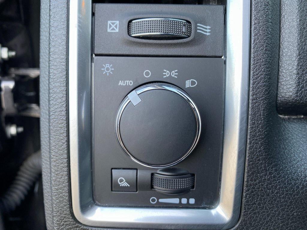 2024 RAM 1500 Classic SLT Quad Cab 4x2 64' Box