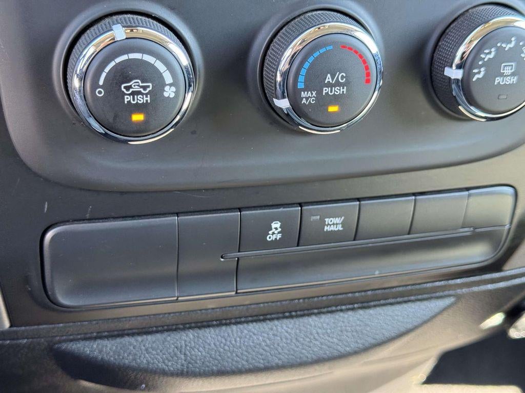 2018 RAM 1500 Express Quad Cab 4x4 64' Box