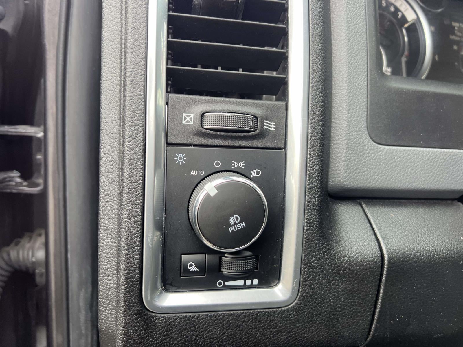 2018 RAM 1500 Big Horn Crew Cab 4x4 57' Box