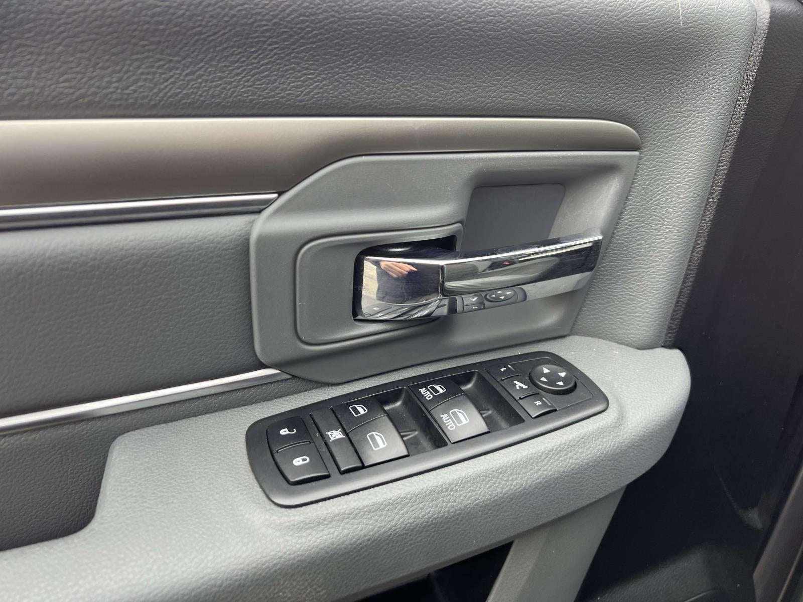 2018 RAM 1500 Big Horn Crew Cab 4x4 57' Box