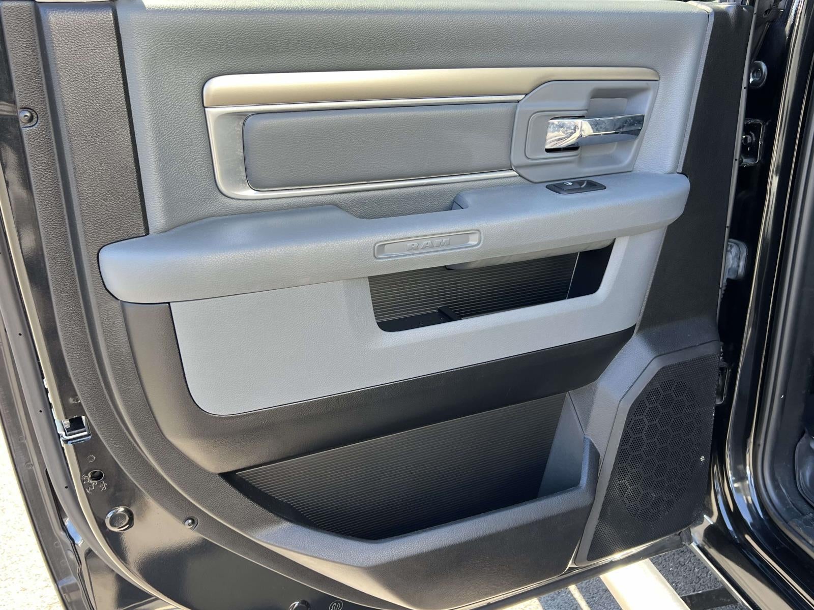 2018 RAM 1500 Big Horn Crew Cab 4x4 57' Box