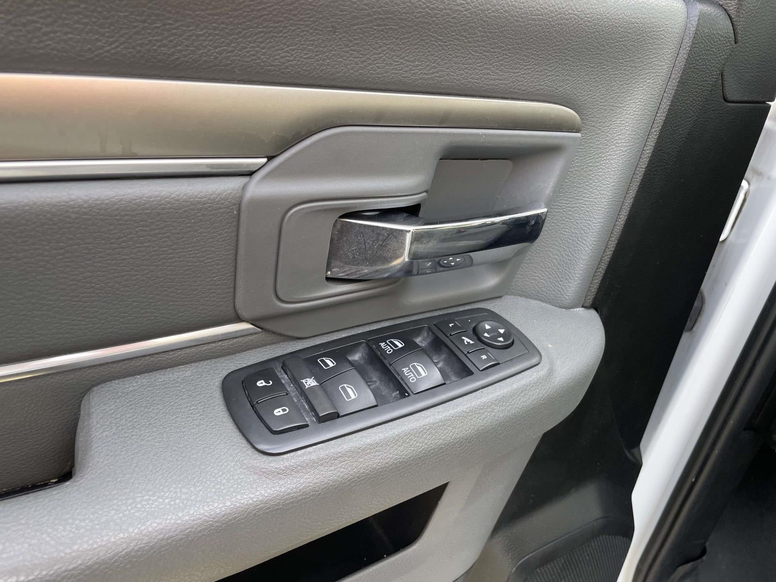 2019 RAM 1500 Classic SLT Crew Cab 4x4 57' Box