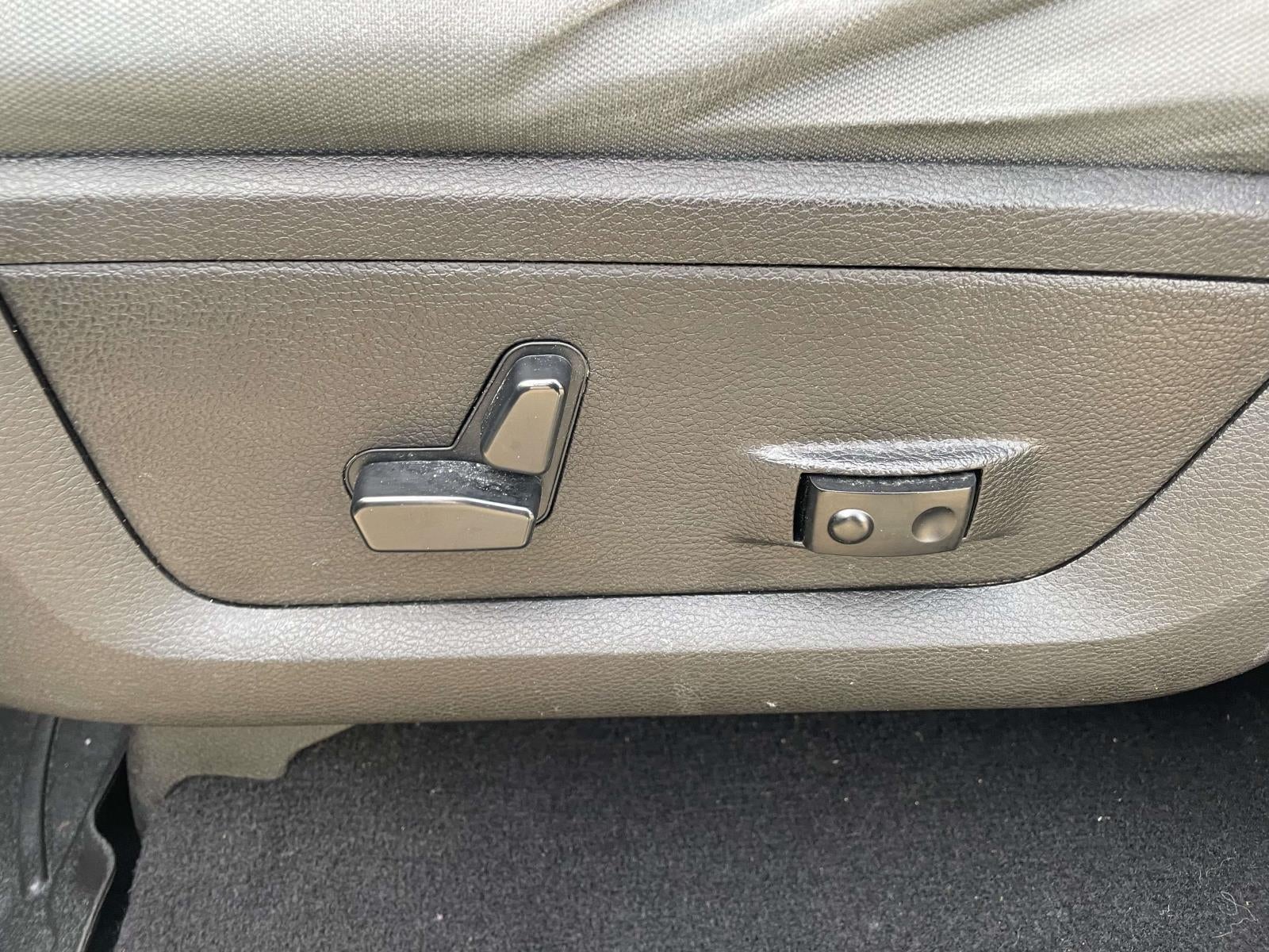 2019 RAM 1500 Classic SLT Crew Cab 4x4 57' Box