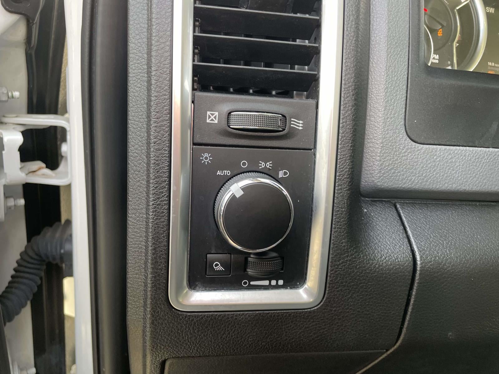 2019 RAM 1500 Classic SLT Crew Cab 4x4 57' Box