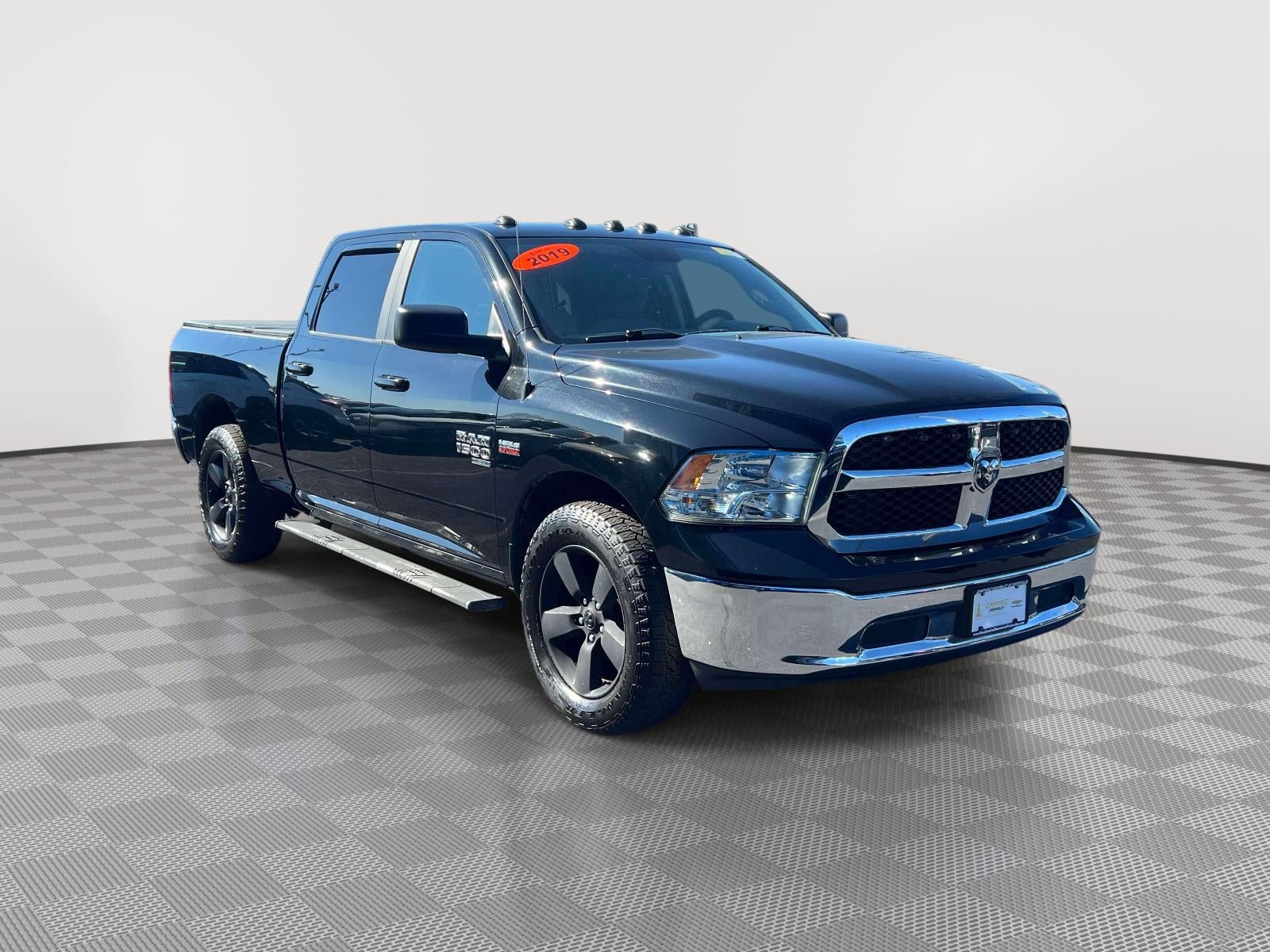 2019 RAM 1500 Classic SLT Crew Cab 4x4 64' Box