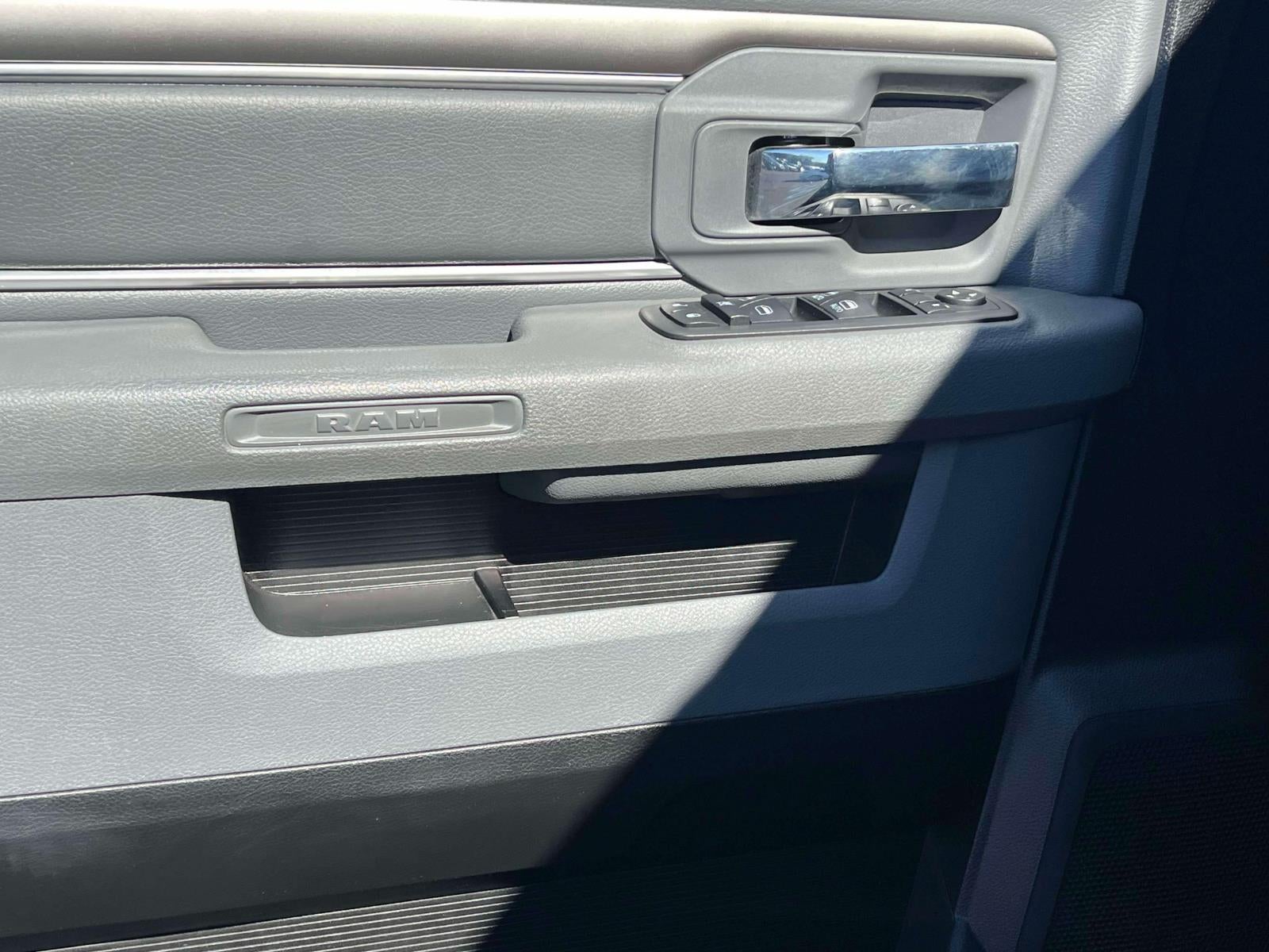 2019 RAM 1500 Classic SLT Crew Cab 4x4 64' Box