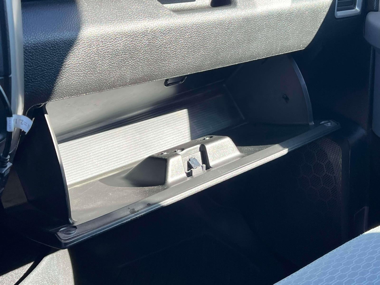 2019 RAM 1500 Classic SLT Crew Cab 4x4 64' Box