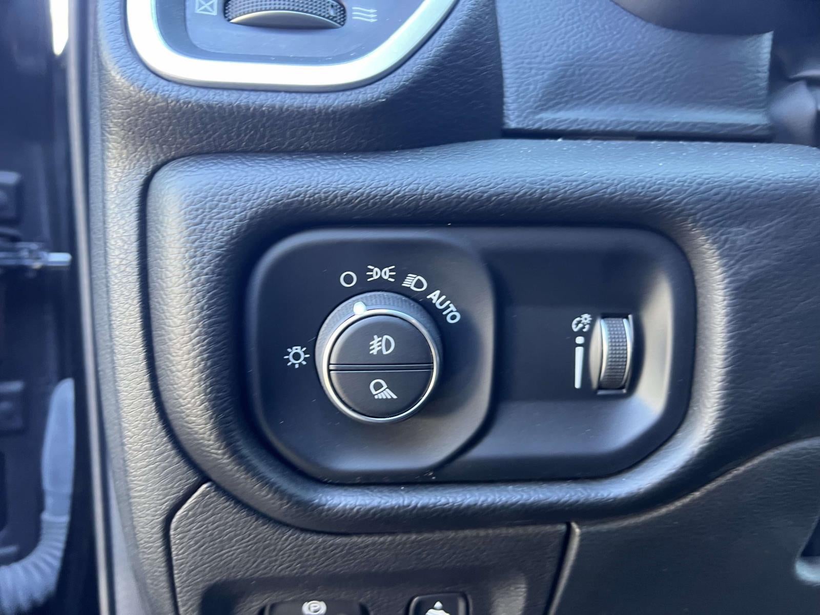 2022 RAM 1500 Big Horn Crew Cab 4x4 64' Box