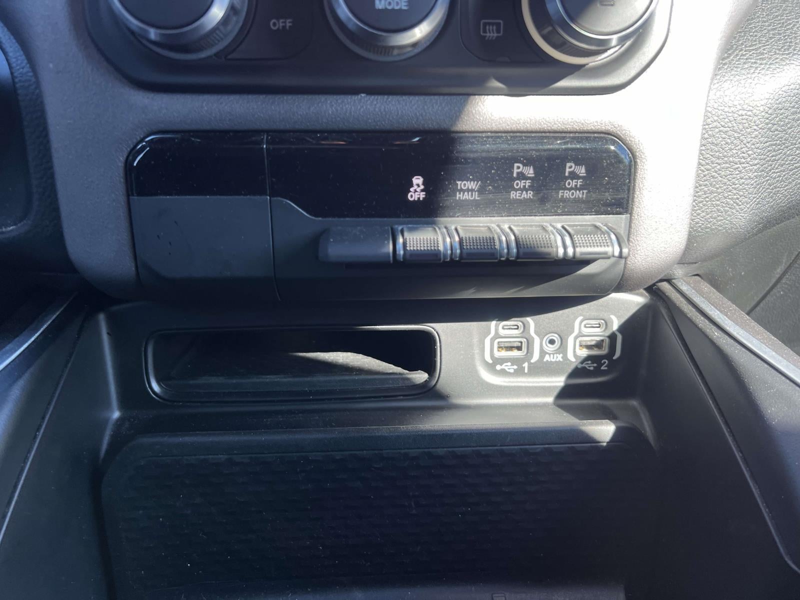 2022 RAM 1500 Big Horn Crew Cab 4x4 64' Box