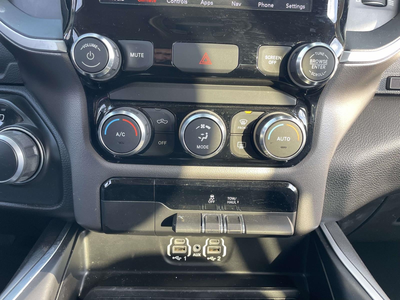 2020 RAM 1500 Big Horn Quad Cab 4x4 64' Box