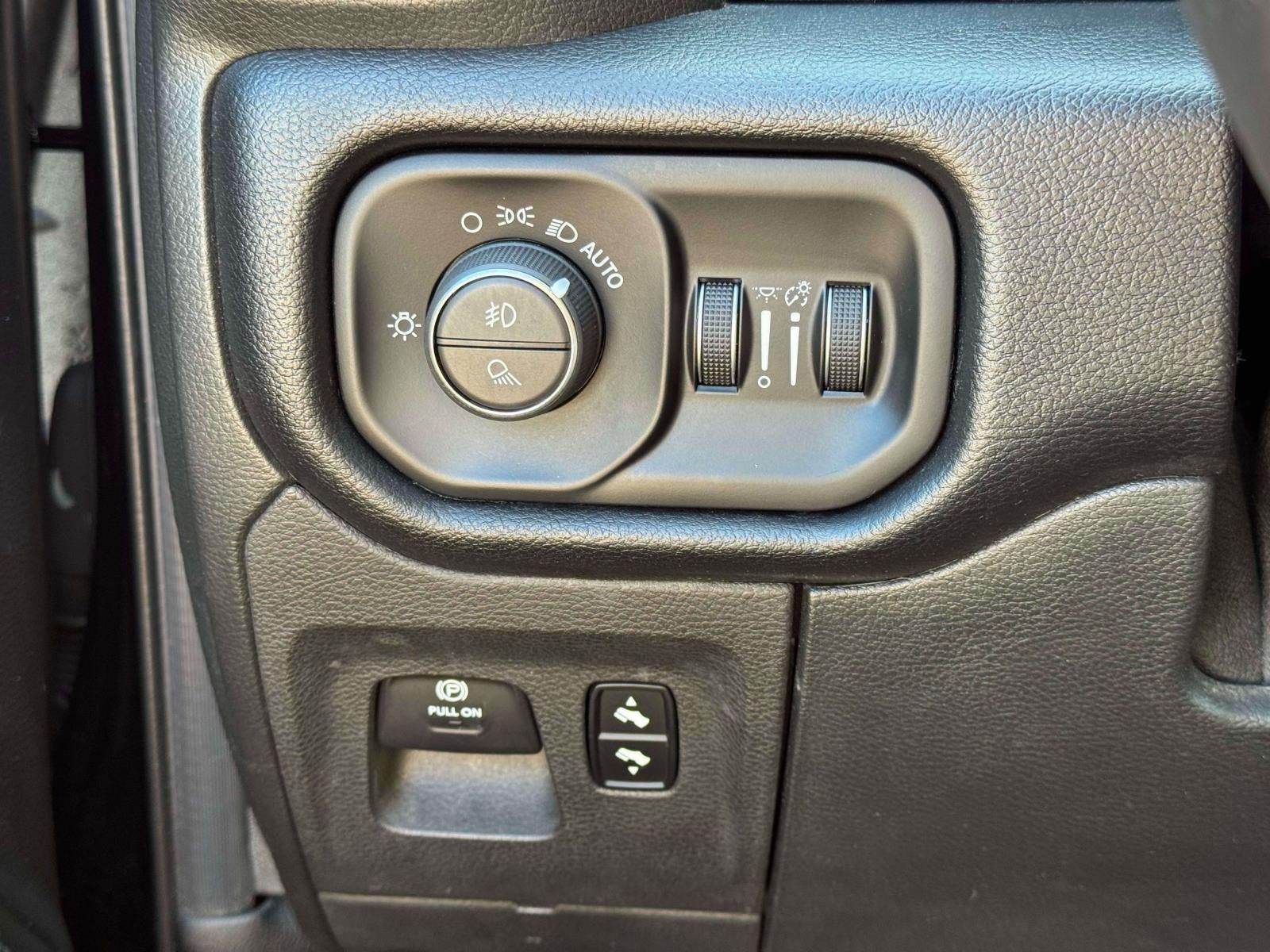 2019 RAM 1500 Big Horn/Lone Star Crew Cab 4x4 57' Box