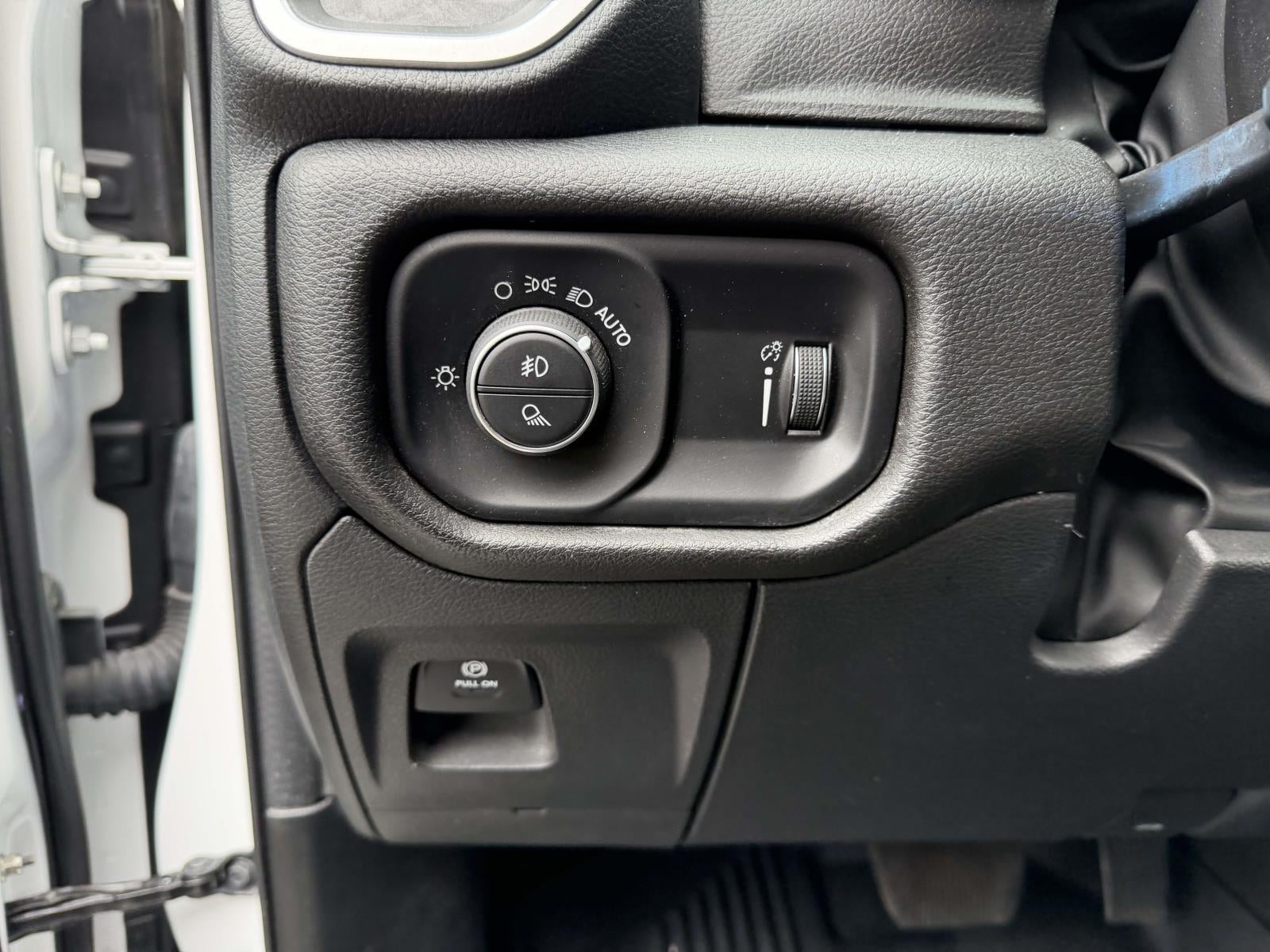 2022 RAM 1500 Big Horn Crew Cab 4x4 57' Box