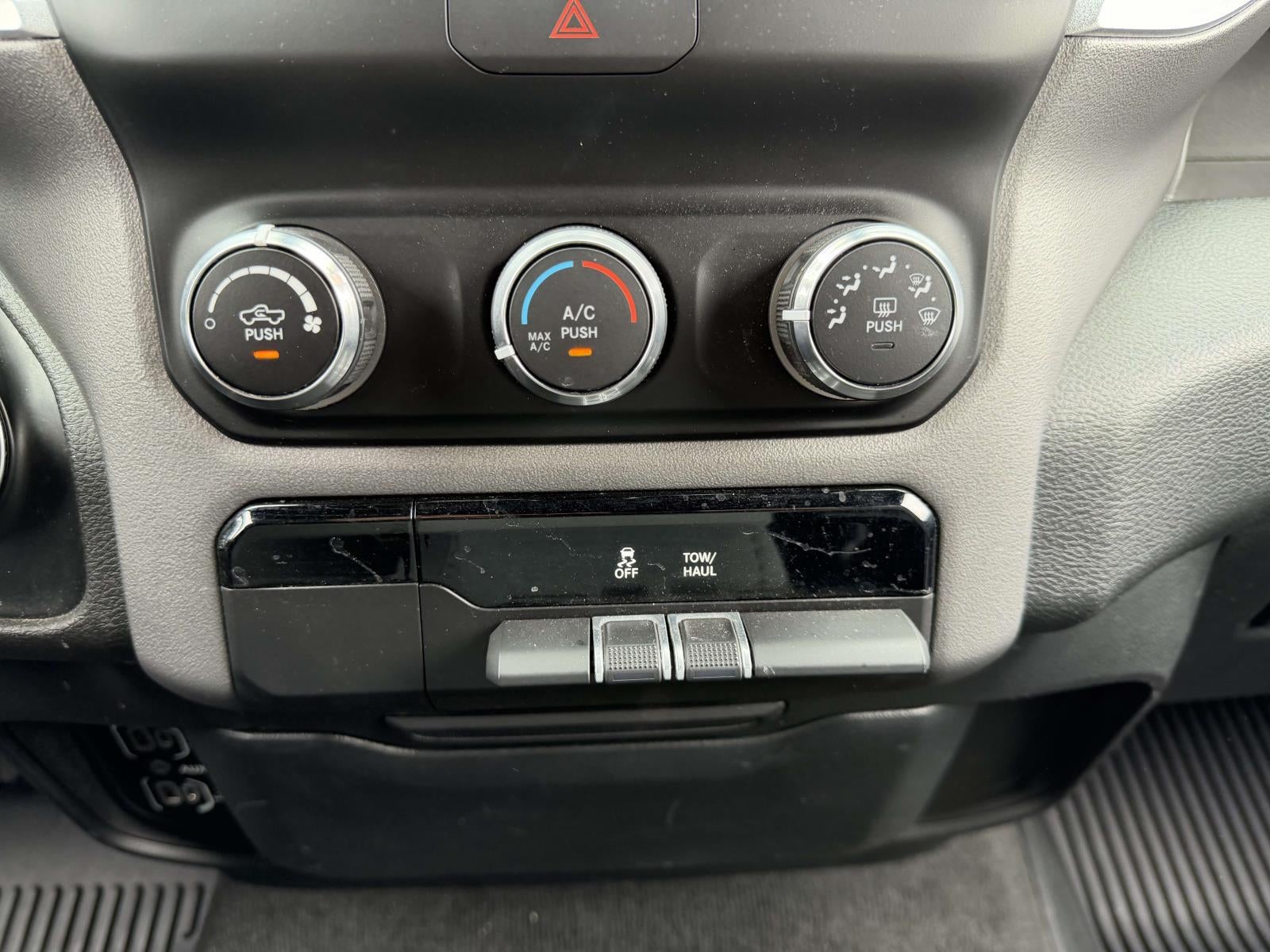 2022 RAM 1500 Big Horn Crew Cab 4x4 57' Box