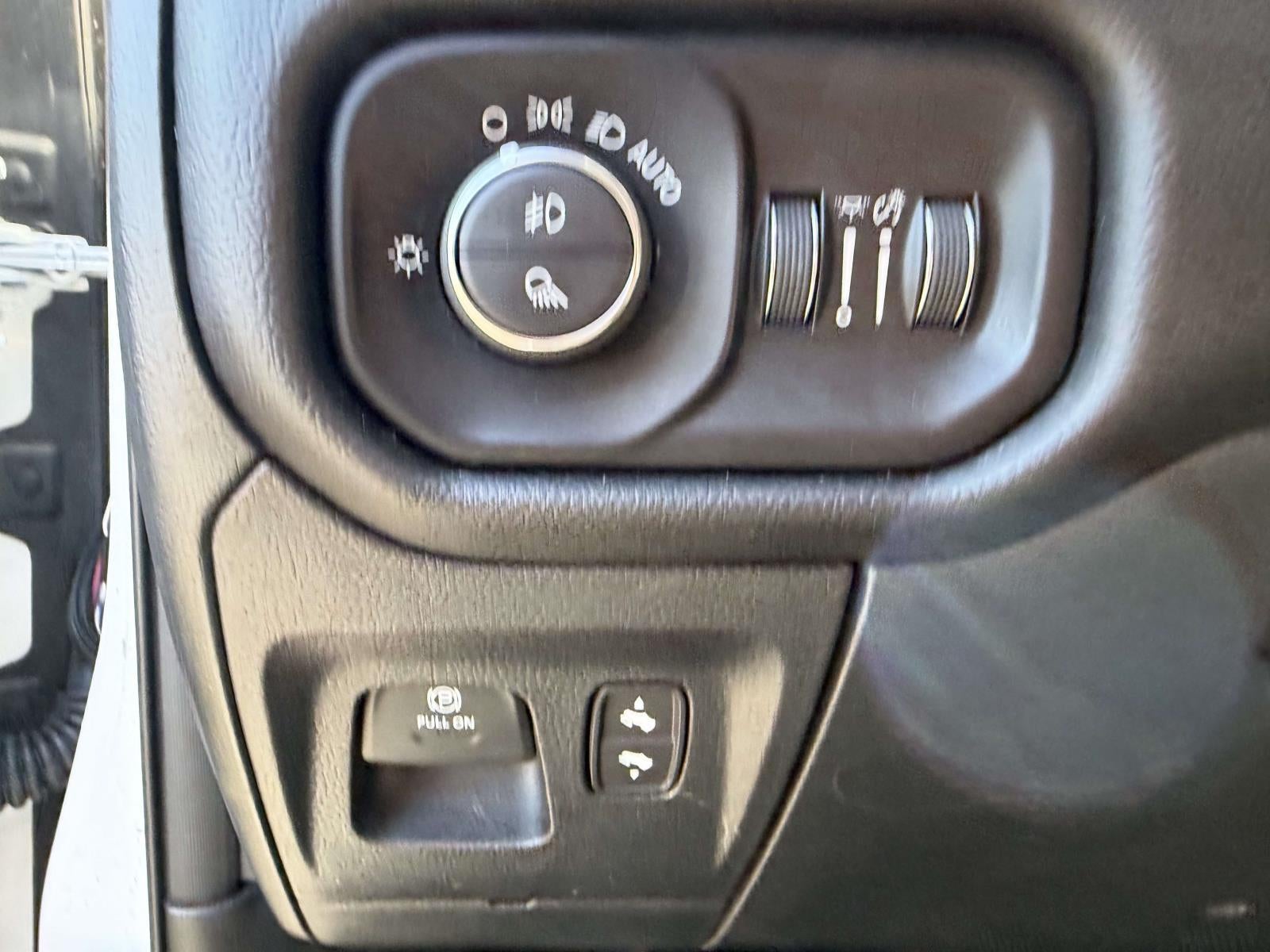 2025 RAM 1500 Laramie Crew Cab 4x4 57' Box