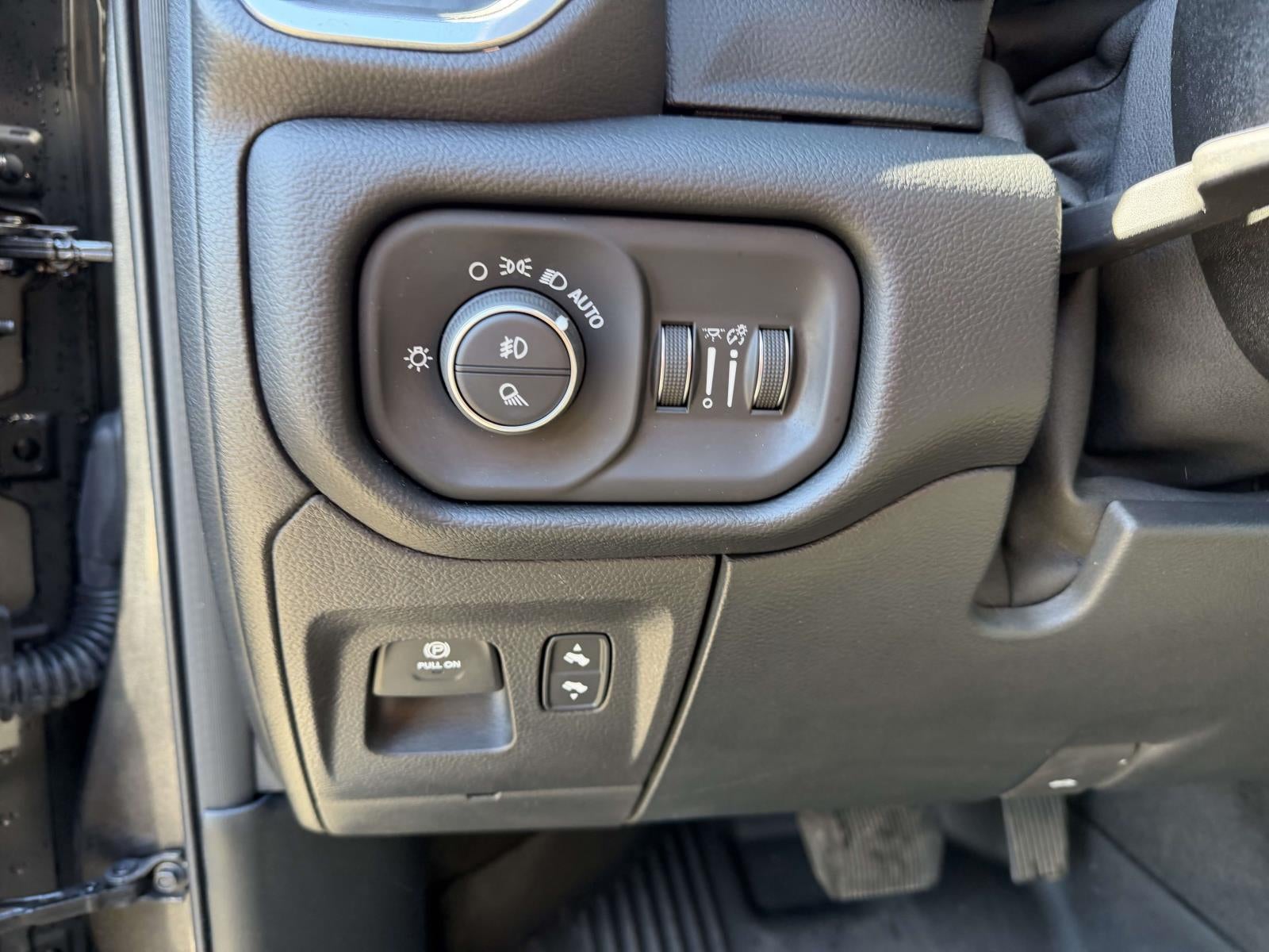 2021 RAM 1500 Laramie Crew Cab 4x4 57' Box