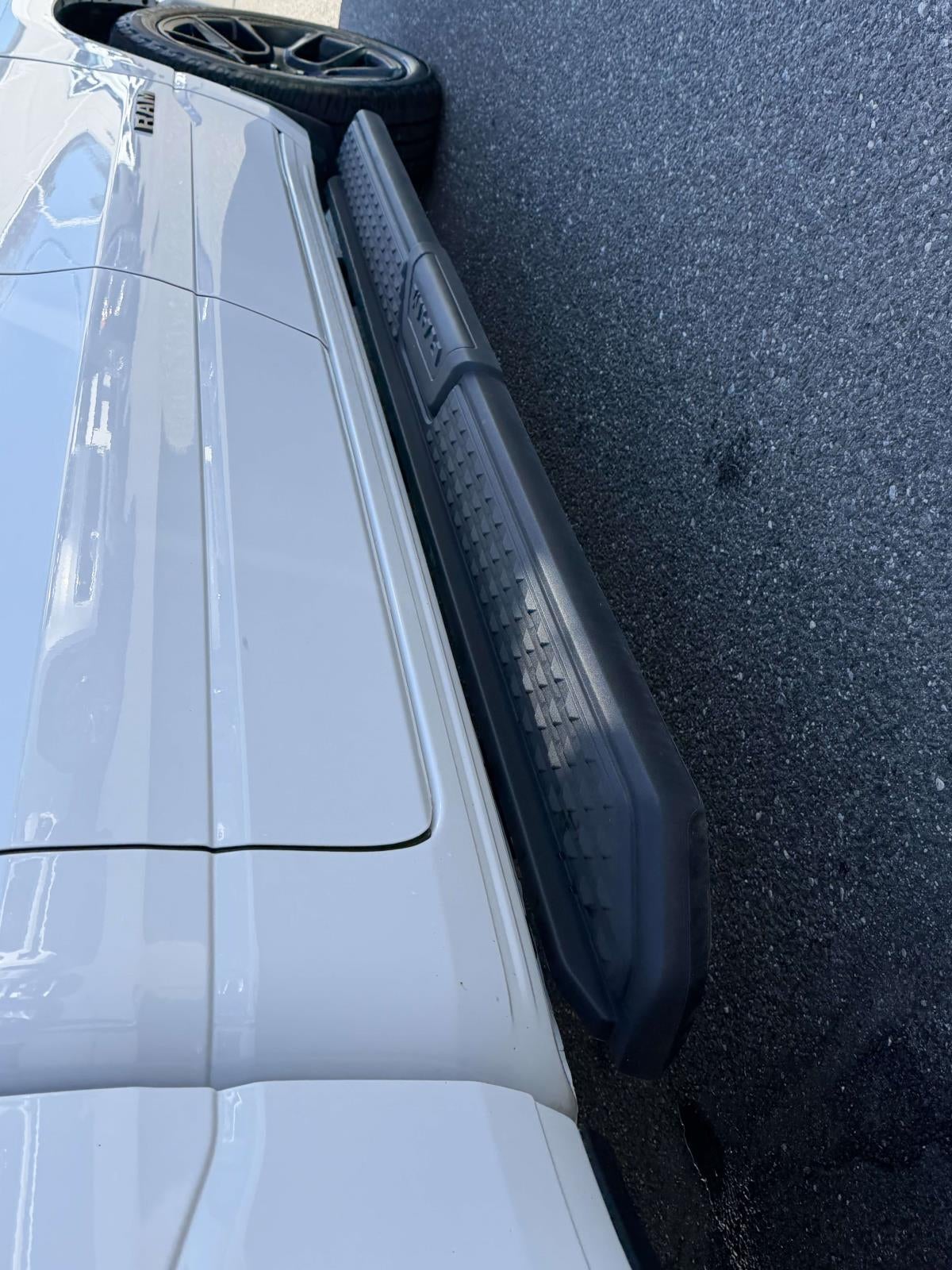 2023 RAM 1500 Laramie Crew Cab 4x4 57' Box