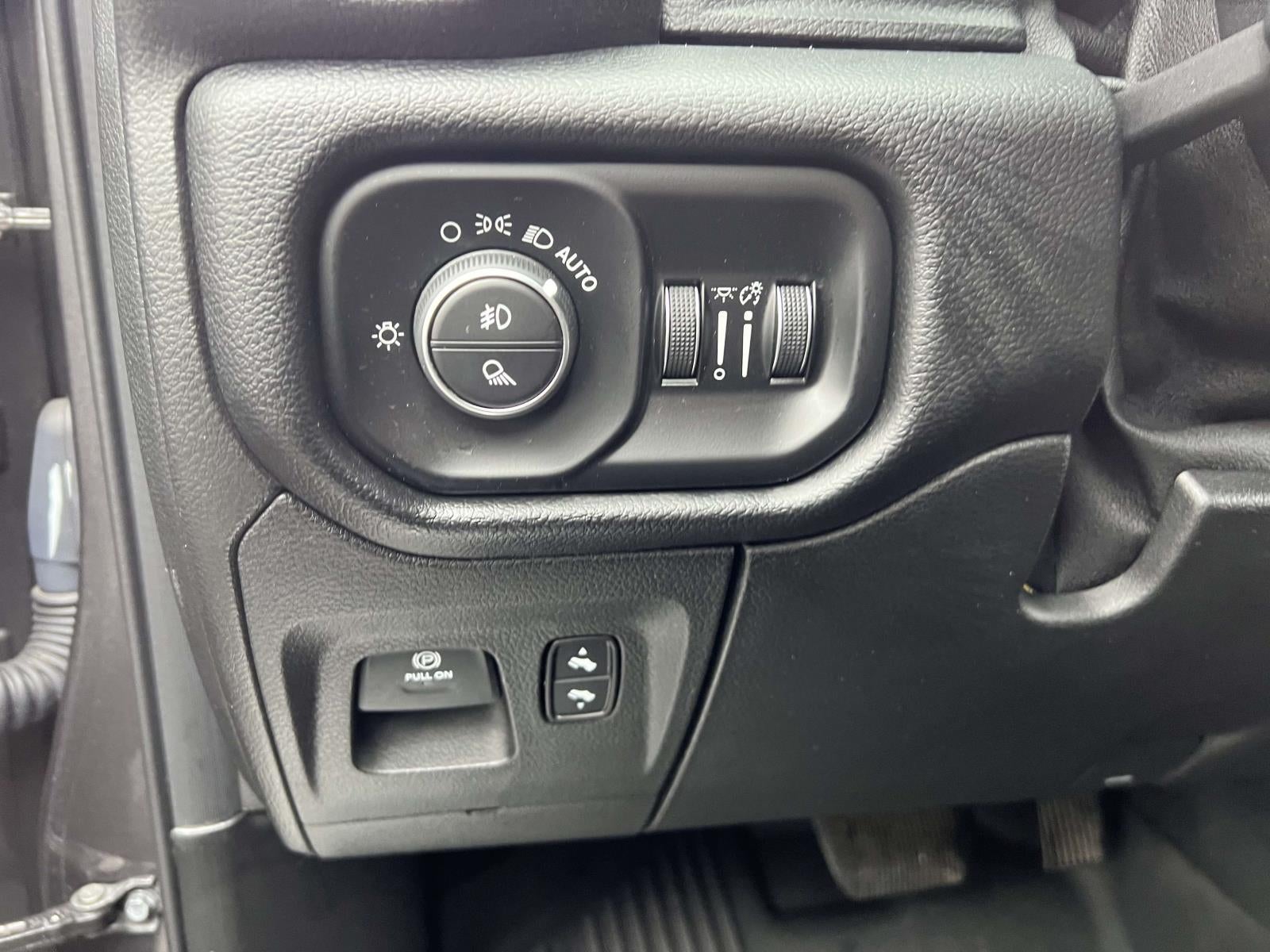 2019 RAM 1500 Laramie Crew Cab 4x4 57' Box