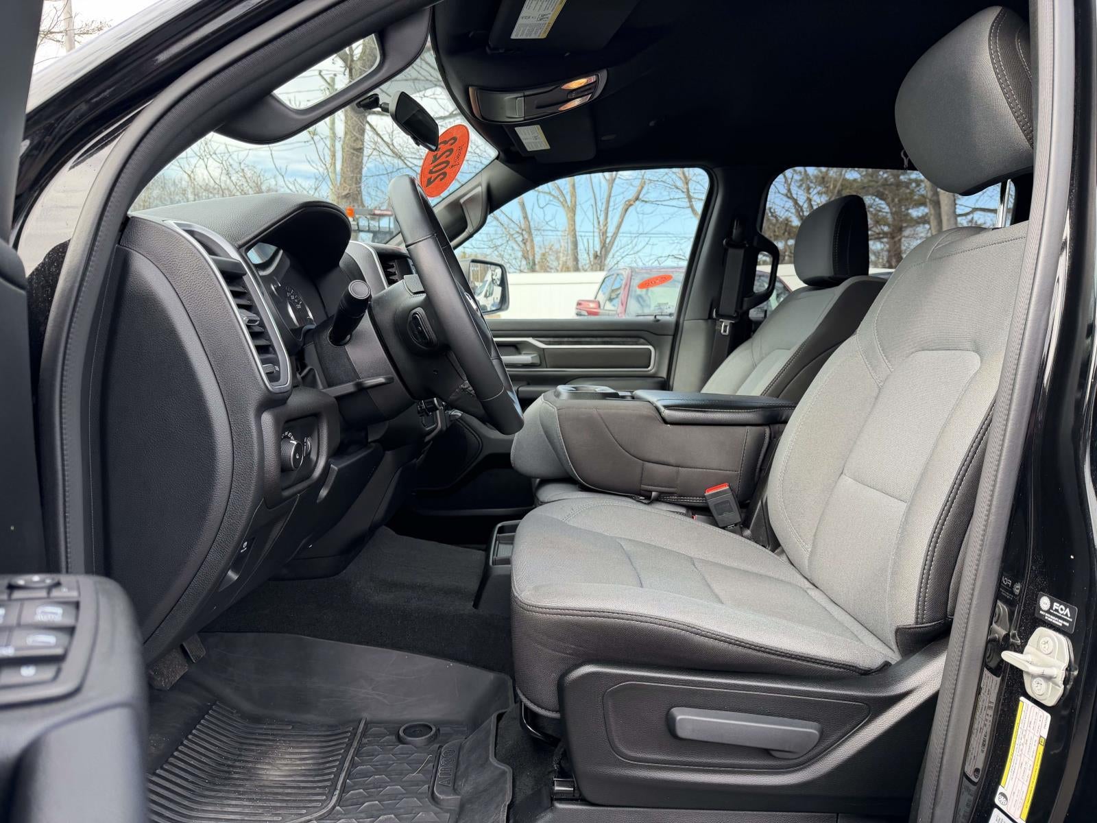 2023 RAM 1500 Big Horn Crew Cab 4x4 64' Box